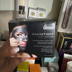 Dr. Brandt Magnetight Age-Defier Skin Recharging Mask